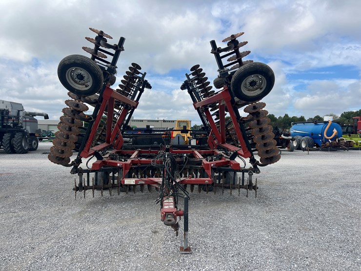 case-ih-330-image-2
