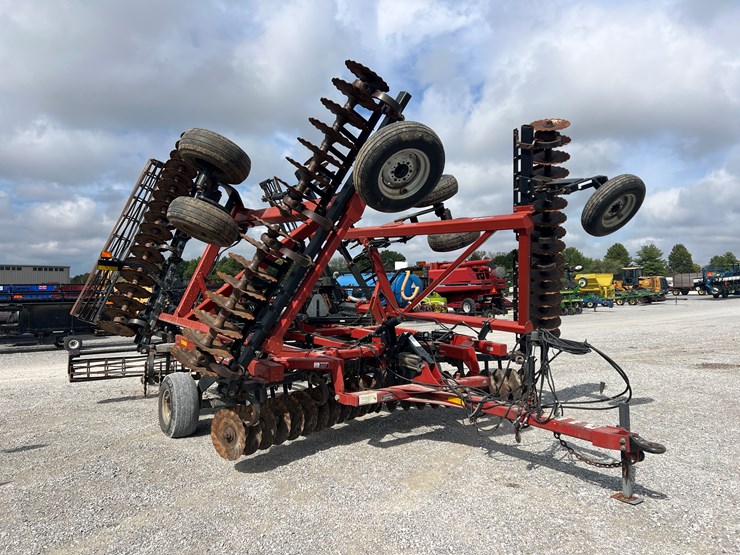 case-ih-330-image-13