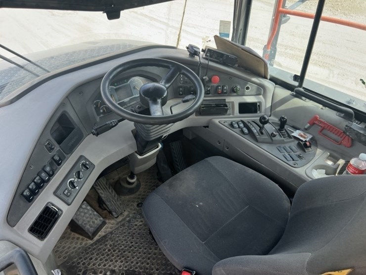 2020-volvo-a60h-image-34