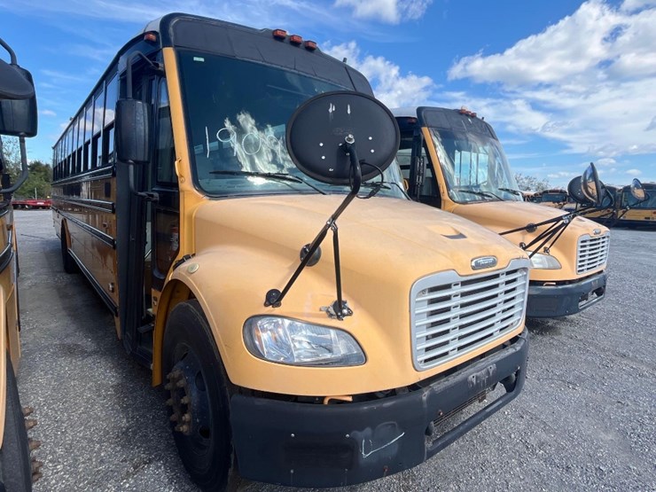 2007-freightliner-b2-image-1