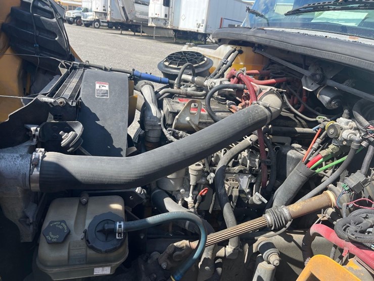 2007-freightliner-b2-image-12