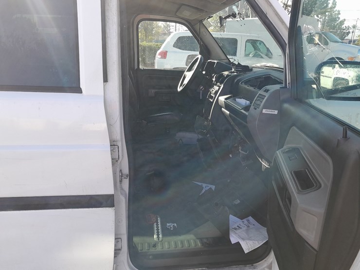 lot#---2012-vpg-mv-1-handicap-van-image-5