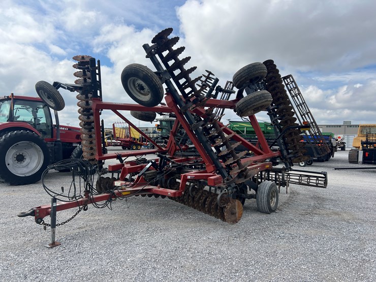 case-ih-330-image-1