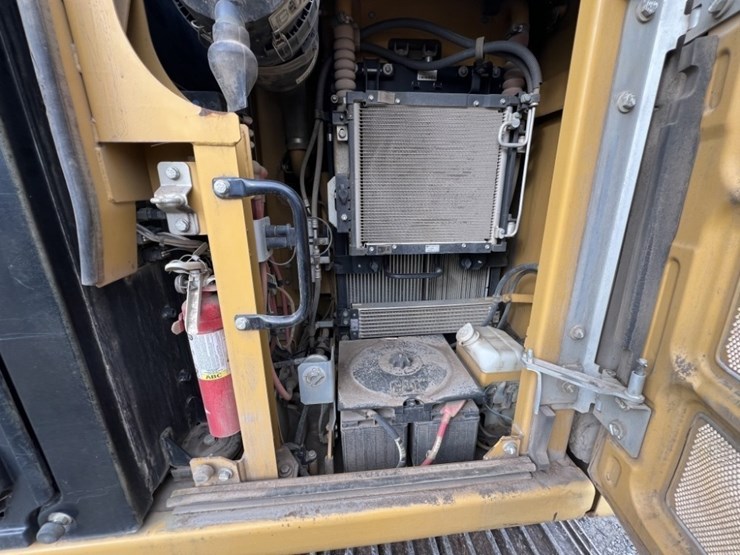 2013-caterpillar-312e-image-32