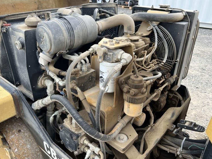 2005-caterpillar-cb-224e-image-9