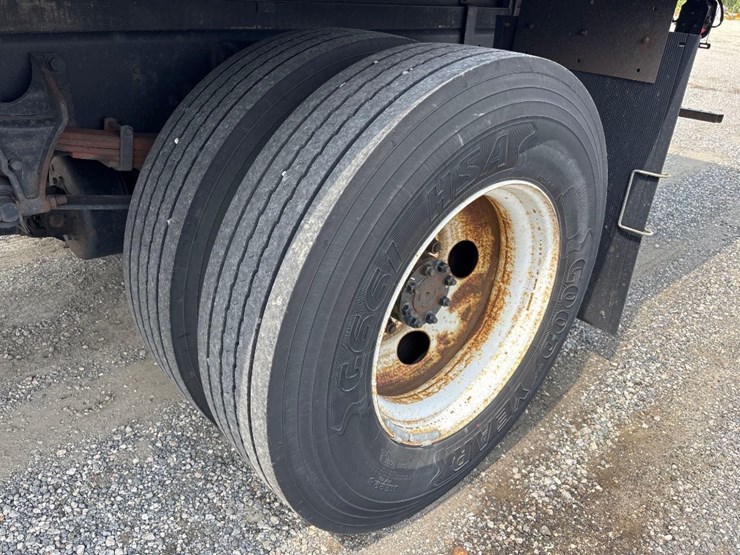 2015-ford-f750-image-18