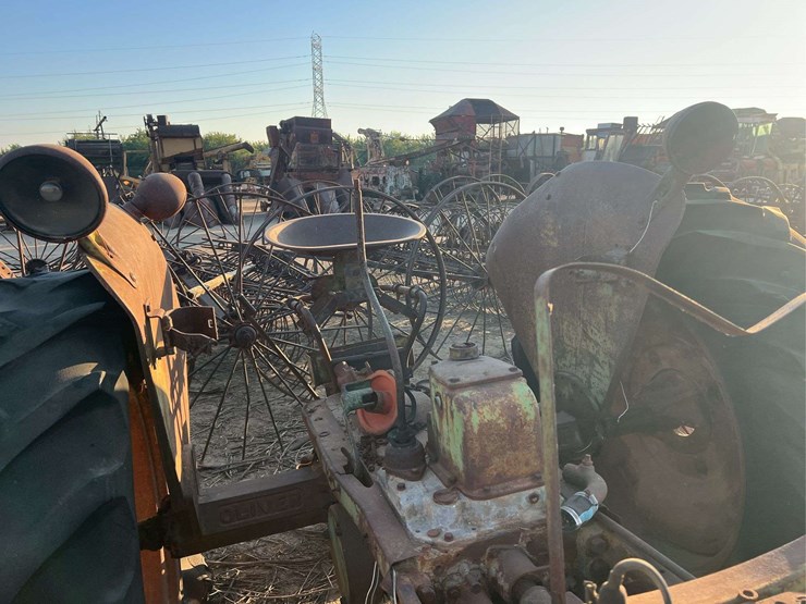 (2)-oliver-parts-tractors-image-22