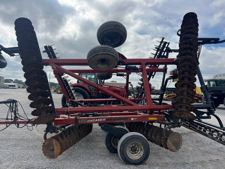 case-ih-330-image-5
