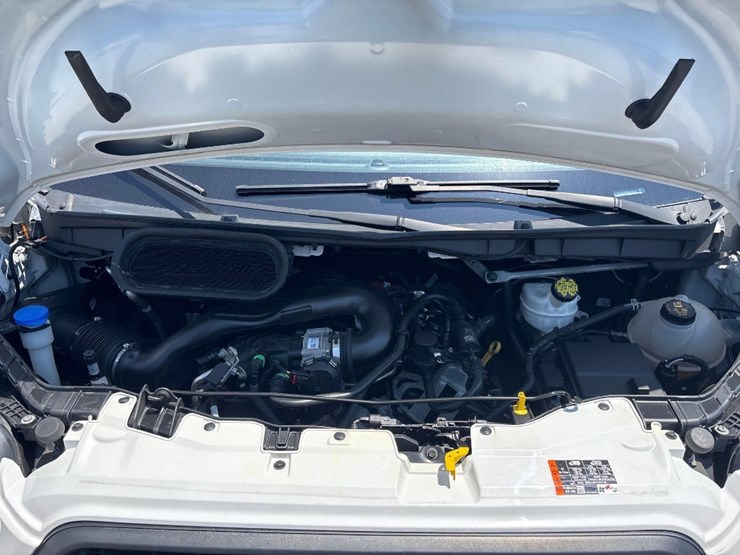 2021-ford-350-image-16
