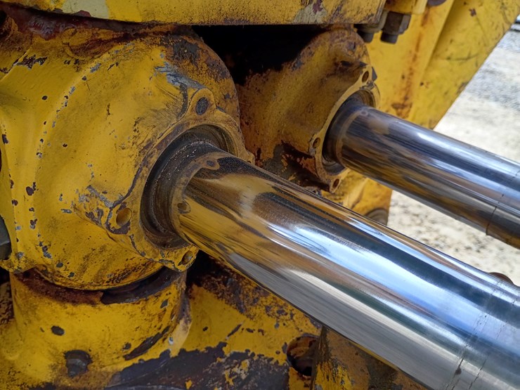 new-holland-lb75-image-67