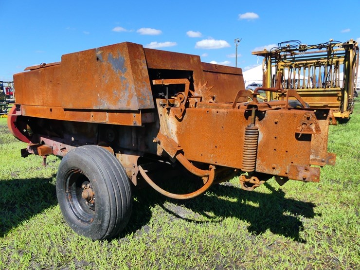 new-holland-565-image-5