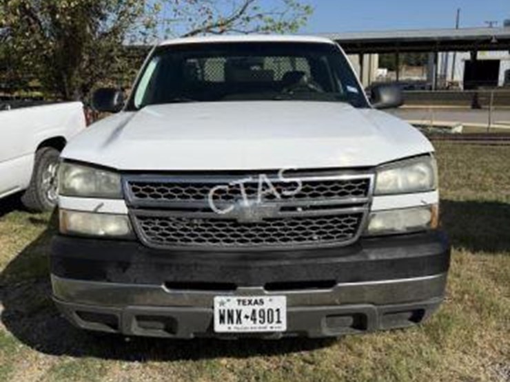 2005-chevrolet-silverado-image-2