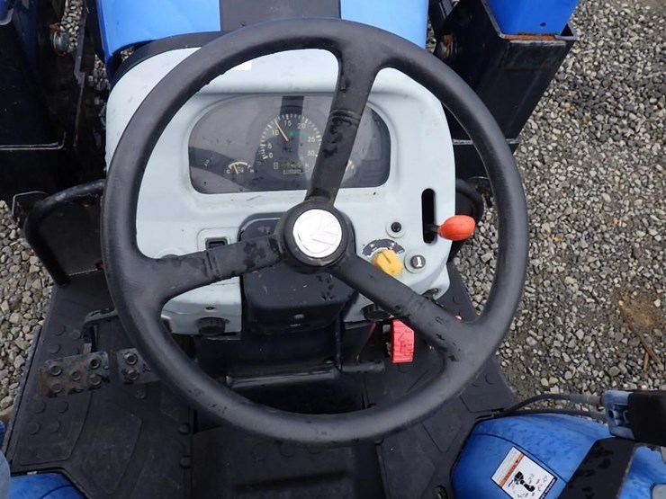new-holland-boomer-30-image-22