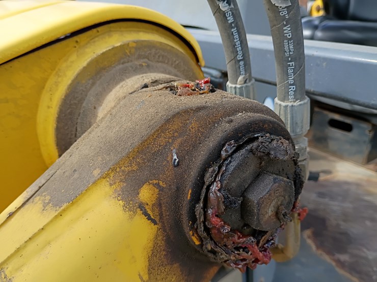 new-holland-lb75-image-59