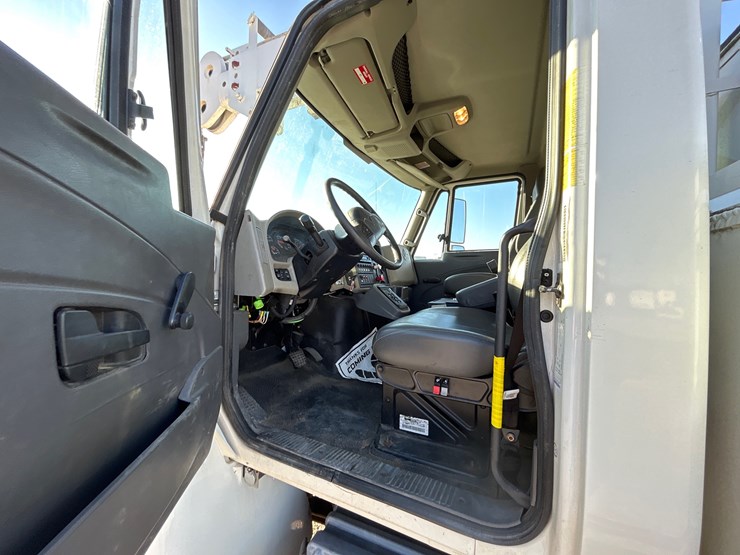 2012-international-durastar-4300-image-14