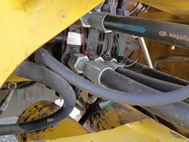 new-holland-lb75-image-66