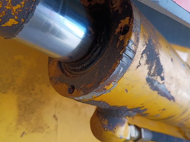 new-holland-lb75-image-57