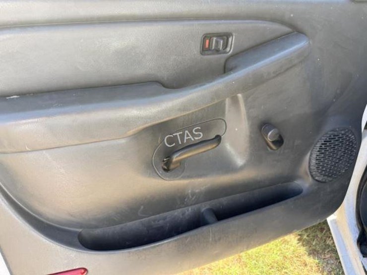 2005-chevrolet-silverado-image-18