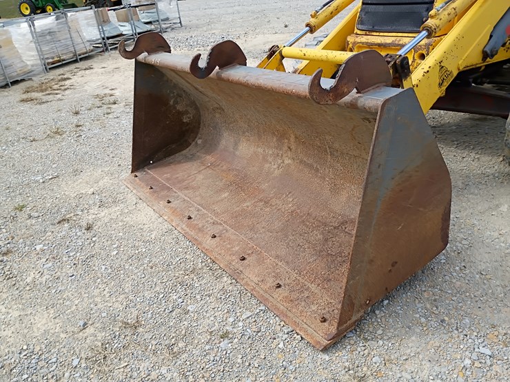 new-holland-lb75-image-110