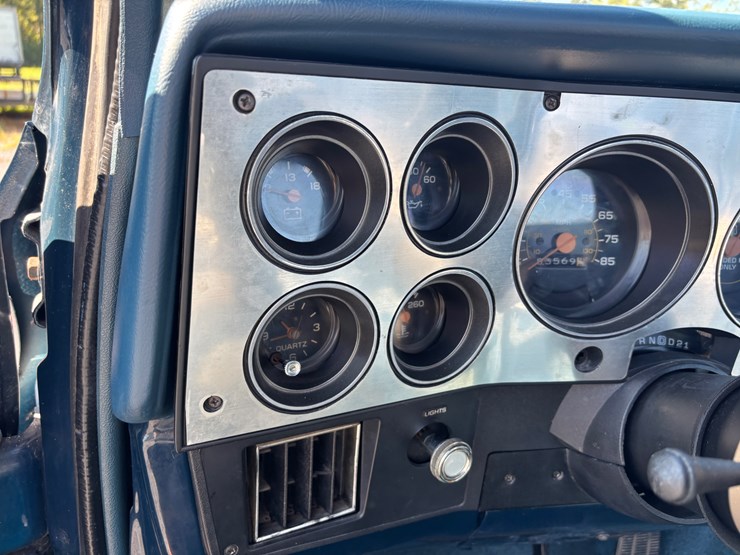 1984-chevrolet-silverado-image-37