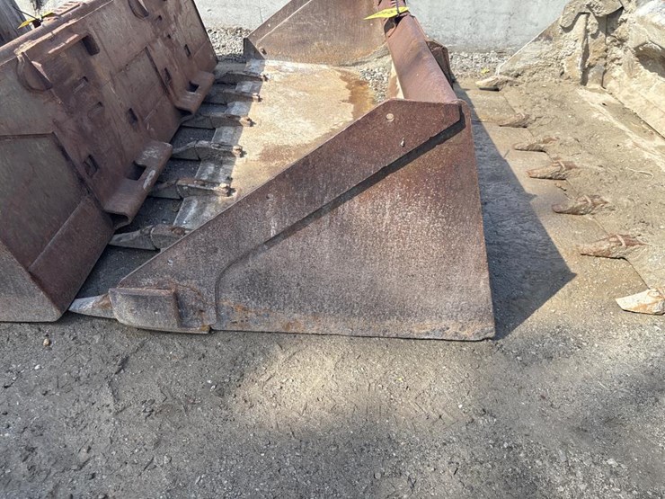 #5045-•-approx-82"-tooth-bucket-image-4