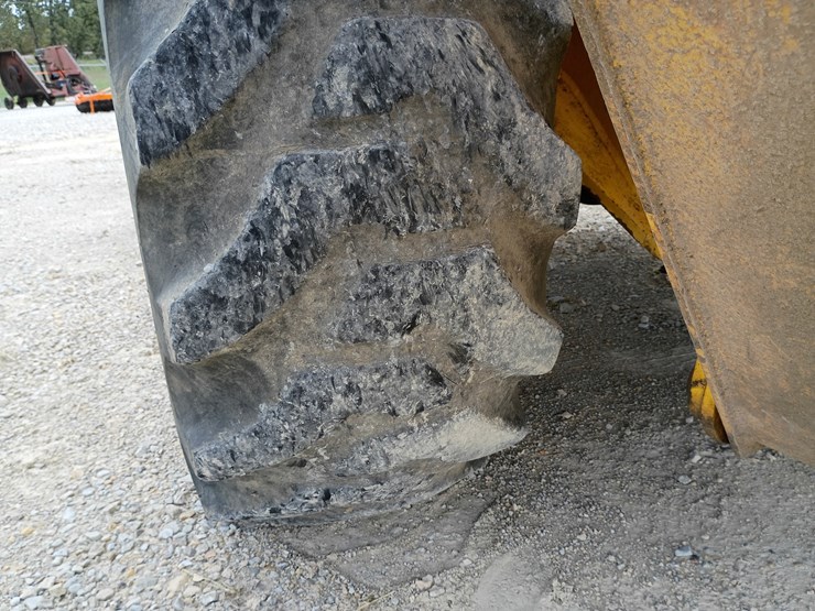 new-holland-lb75-image-125