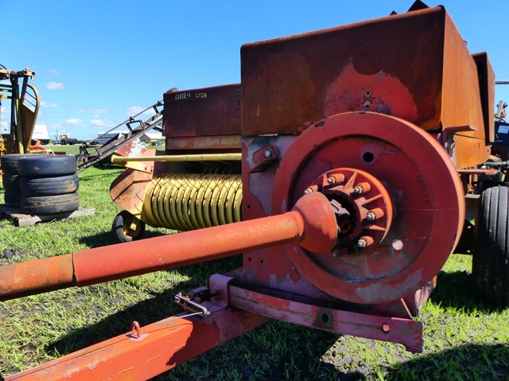 new-holland-565-image-8