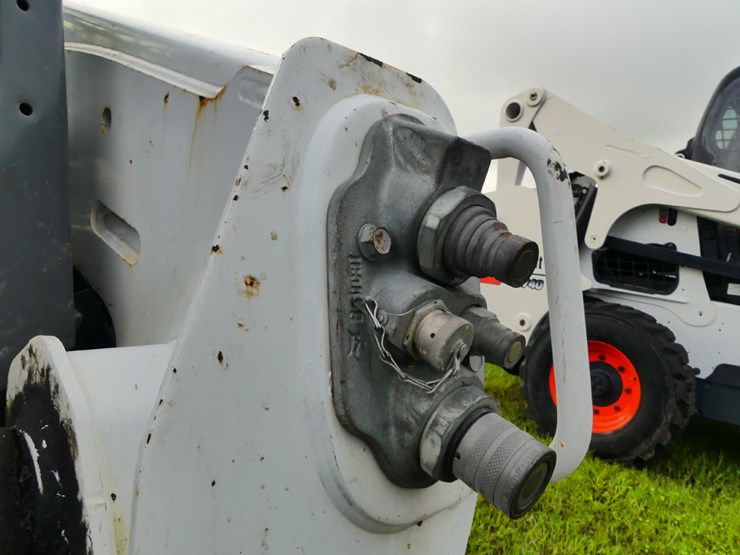 2020-bobcat-t590-image-11