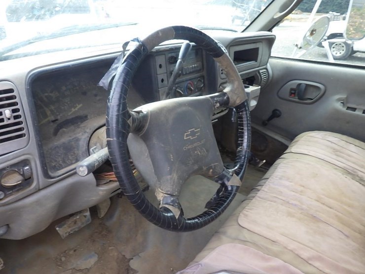 1999-chevrolet-3500hd-image-18