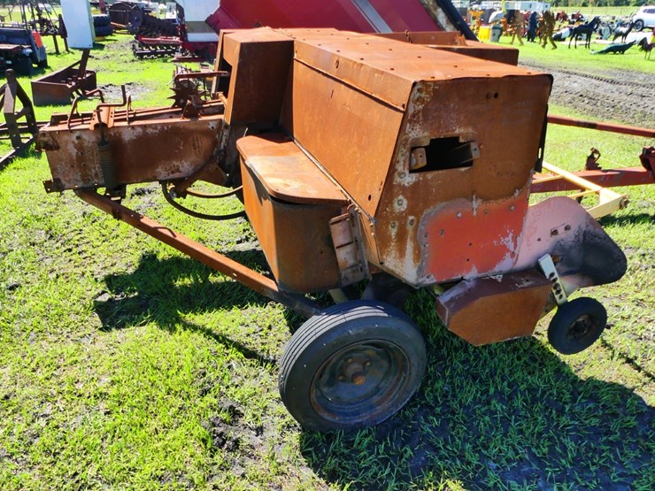 new-holland-565-image-2