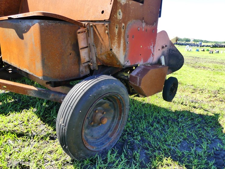 new-holland-565-image-3