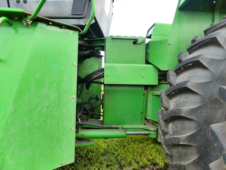 john-deere-8560-image-8