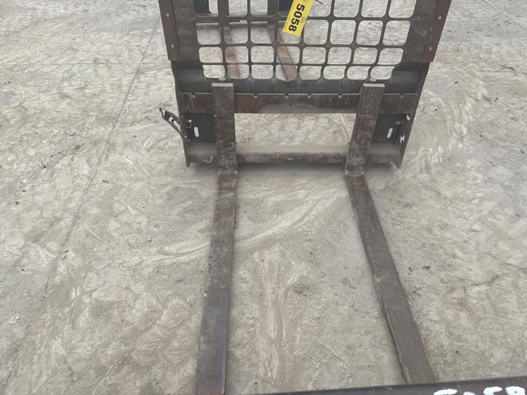 #5058-•-approx-48"-bobcat-skid-steer-forks-image-2
