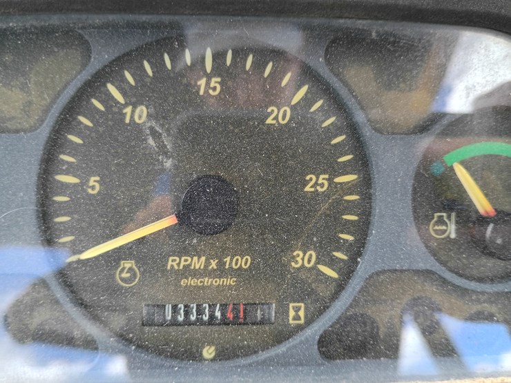 new-holland-lb75-image-42