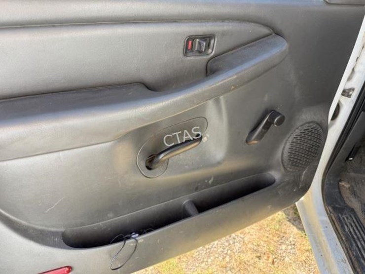 2006-chevrolet-silverado-image-18