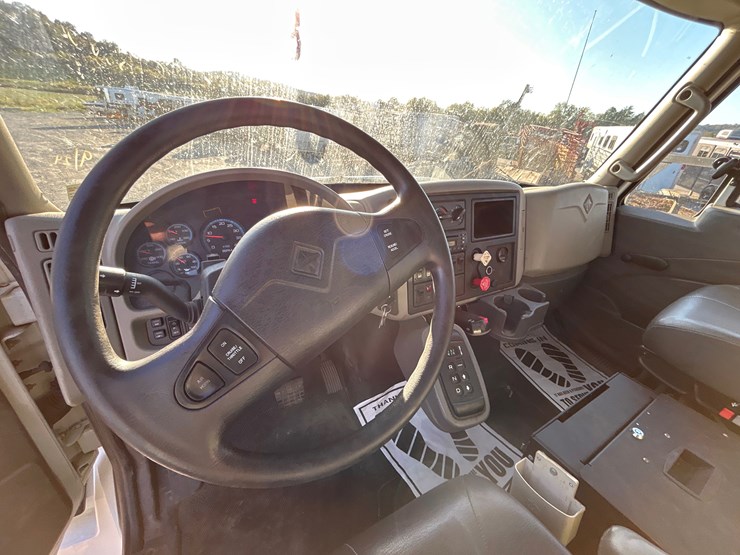 2012-international-durastar-4300-image-16