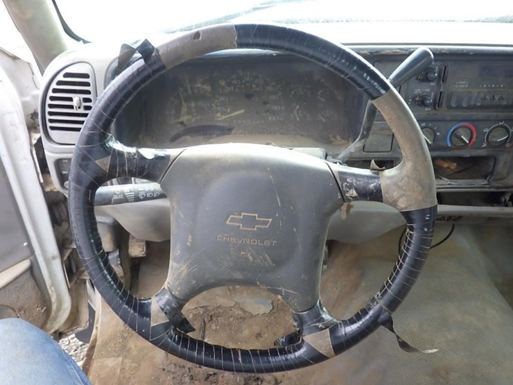 1999-chevrolet-3500hd-image-19