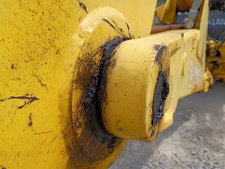 new-holland-lb75-image-87