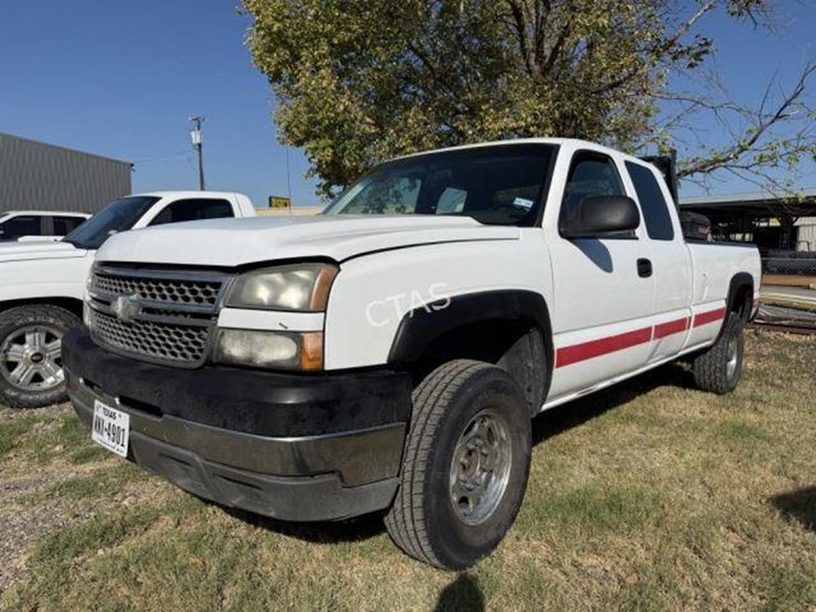 2005-chevrolet-silverado-image-1