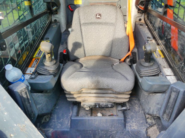 deere-325g-image-11