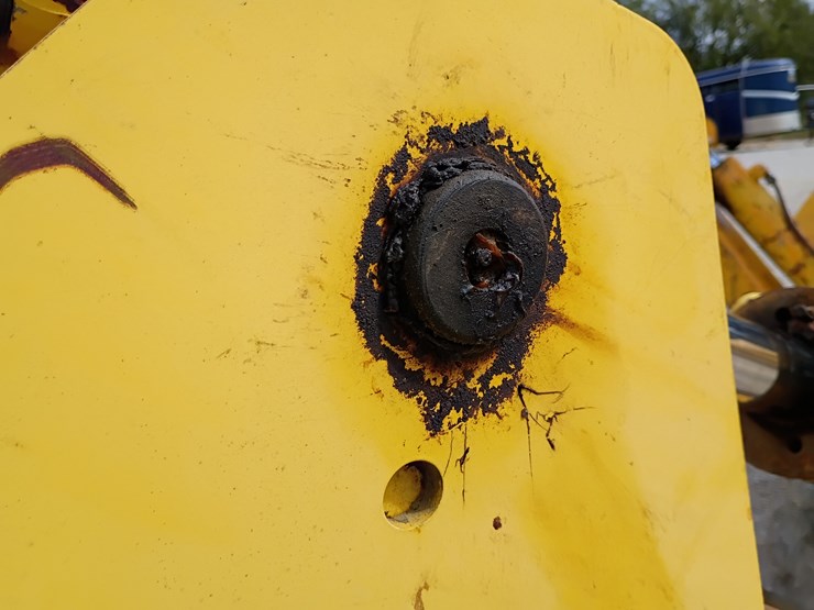 new-holland-lb75-image-89