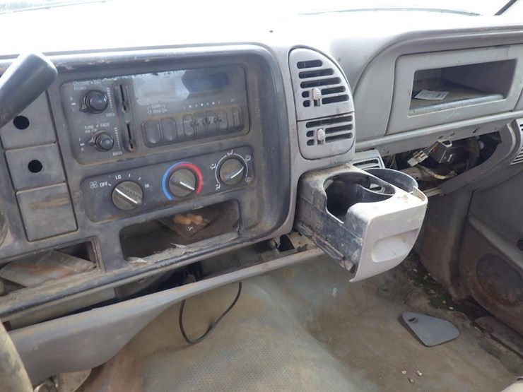 1999-chevrolet-3500hd-image-22