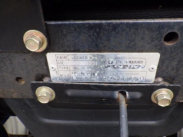 new-holland-boomer-30-image-31