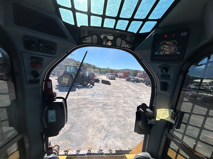2021-caterpillar-259d3-image-19
