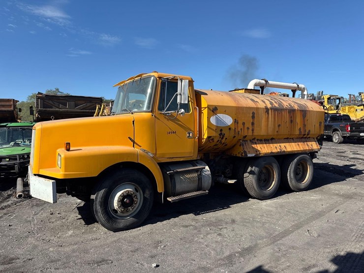 volvo-vn-image-1