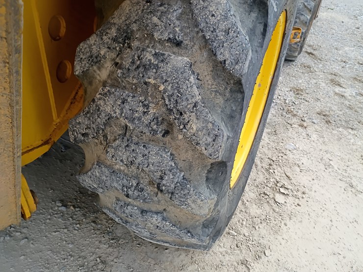 new-holland-lb75-image-129