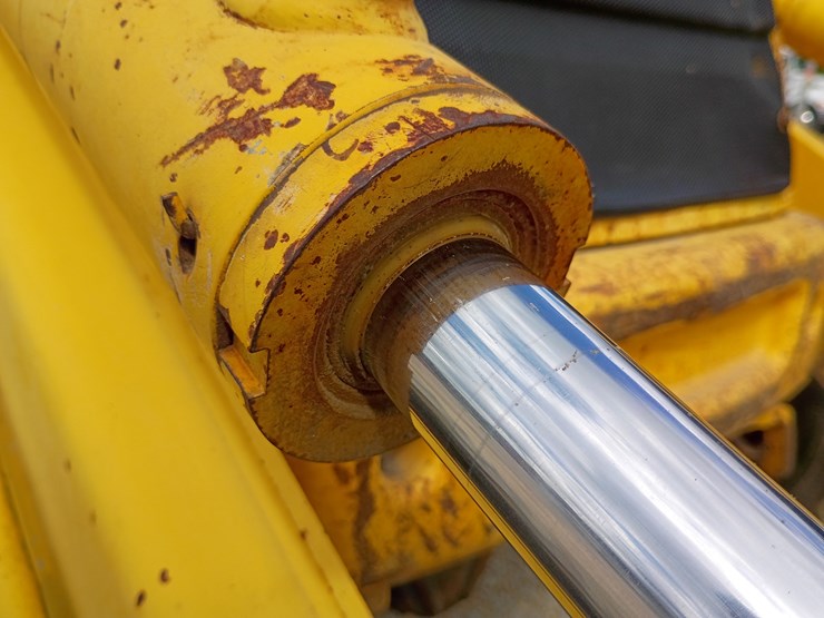 new-holland-lb75-image-105