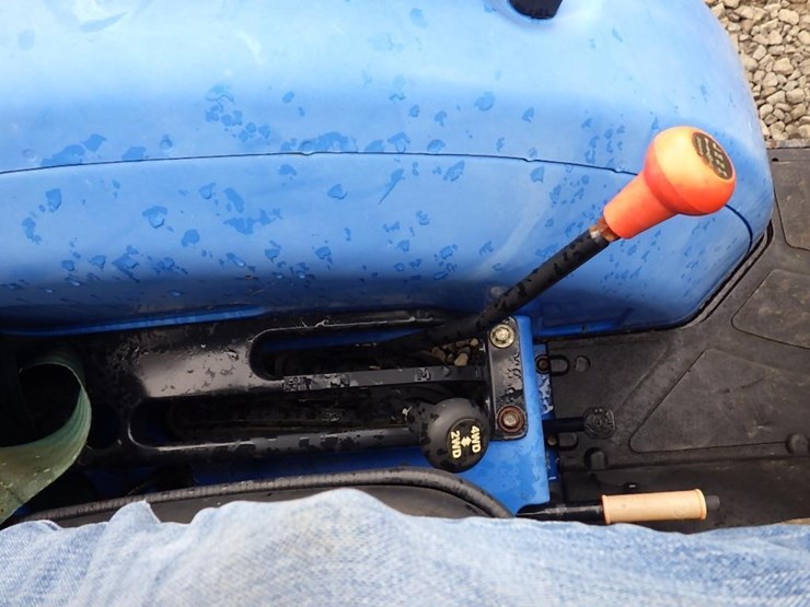 new-holland-boomer-30-image-29
