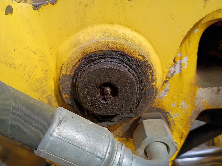 new-holland-lb75-image-92