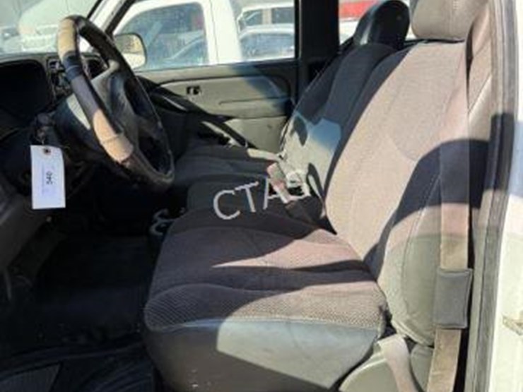 2005-chevrolet-silverado-image-19